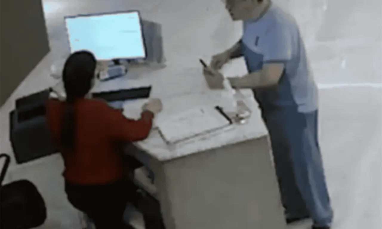  De acuerdo con el documento, el empresario fue arrestado el 17 de octubre de 2025. 