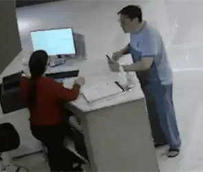 Empresario que agredi&oacute; a recepcionista ya hab&iacute;a sido detenido previamente por golpear a su pareja