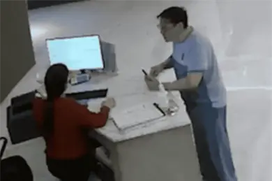 Empresario que agredió a recepcionista ya había sido detenido previamente por golpear a su pareja Empresario que agredió a recepcionista ya había sido detenido previamente por golpear a su pareja