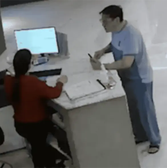 Empresario que agredió a recepcionista ya había sido detenido previamente por golpear a su pareja Empresario que agredió a recepcionista ya había sido detenido previamente por golpear a su pareja