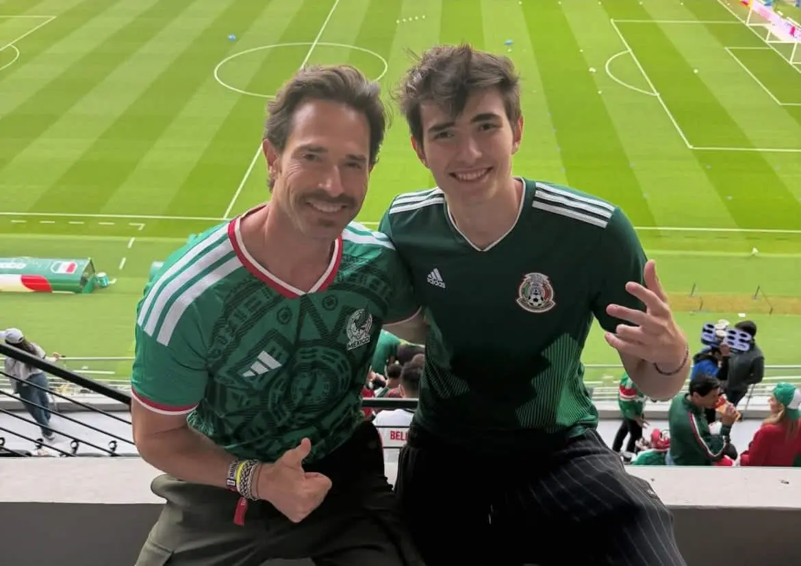 Sebastián Rulli llegó a México a finales de los años noventa para trabajar como modelo, pero muy pronto encontró su lugar en las telenovelas. Ha protagonizado éxitos como 'Teresa', 'Lo que la vida me robó', 'El dragón' y 'Los ricos también lloran'. Gracias a su carisma y a una trayectoria de más de dos décadas, es considerado uno de los galanes más exitosos de la televisión mexicana. Sebastián Rulli llegó a México a finales de los años noventa para trabajar como modelo, pero muy pronto encontró su lugar en las telenovelas. Ha protagonizado éxitos como 'Teresa', 'Lo que la vida me robó', 'El dragón' y 'Los ricos también lloran'. Gracias a su carisma y a una trayectoria de más de dos décadas, es considerado uno de los galanes más exitosos de la televisión mexicana.
