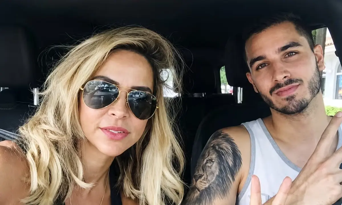  Aylín Mujica y su hijo Mauro 