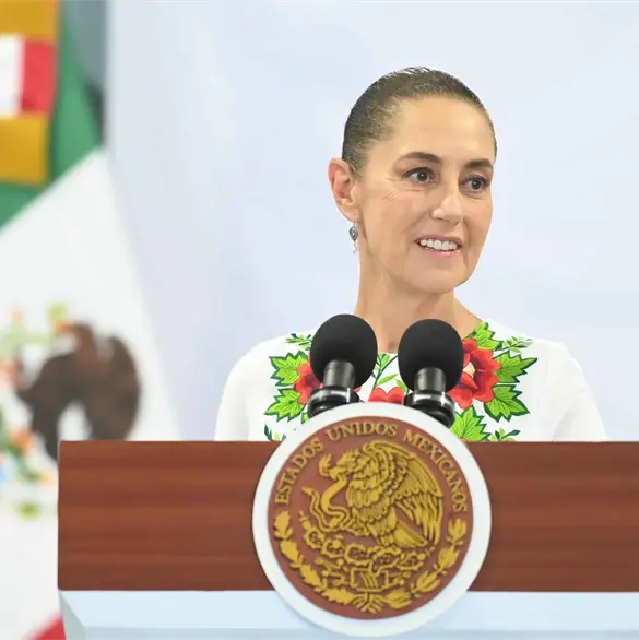 No me vengan con eso: Identifican al funcionario al que Sheinbaum rega&ntilde;&oacute; en visita a Tulum