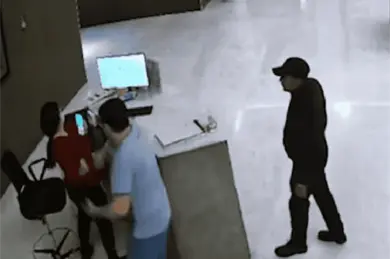 "Solicité a gritos que me auxiliara": Recepcionista rompe el silencio y narra cómo fue la agresión que vivió "Solicité a gritos que me auxiliara": Recepcionista rompe el silencio y narra cómo fue la agresión que vivió