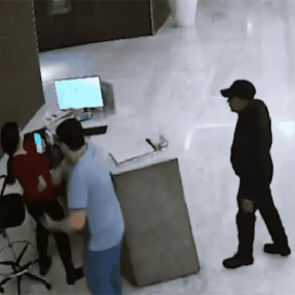 "Solicit&eacute; a gritos que me auxiliara": Recepcionista rompe el silencio y narra c&oacute;mo fue la agresi&oacute;n que vivi&oacute;