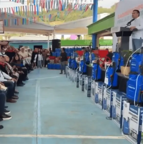 "Mantengamos la calma": Así reaccionó Eduardo Ramírez, gobernador de Chiapas, durante el sismo; estaba en un evento público "Mantengamos la calma": Así reaccionó Eduardo Ramírez, gobernador de Chiapas, durante el sismo; estaba en un evento público
