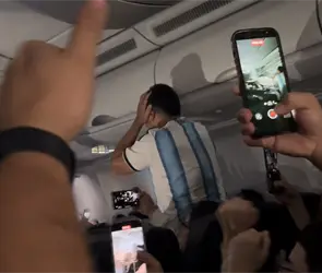 "Enhorabuena a nuestros compatriotas": piloto hace creer a argentinos que ganaron el Mundial