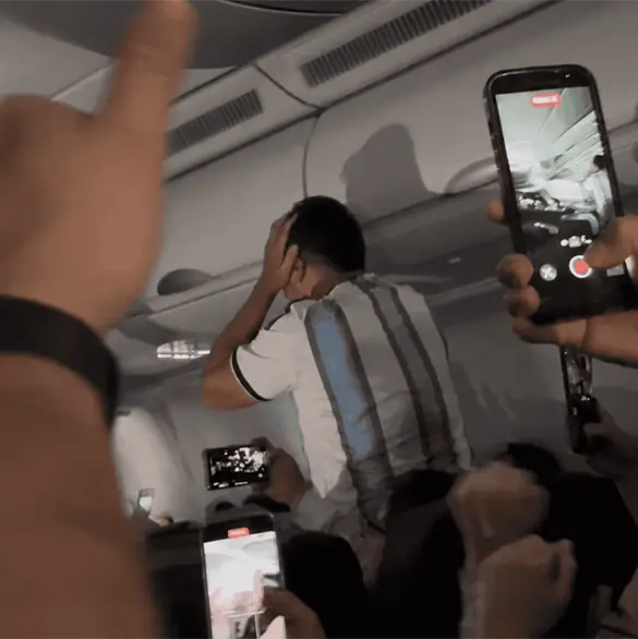 “Enhorabuena a nuestros compatriotas”: piloto hace creer a argentinos que ganaron el Mundial “Enhorabuena a nuestros compatriotas”: piloto hace creer a argentinos que ganaron el Mundial