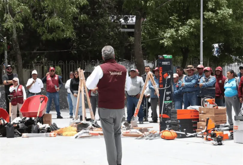 La entrega busca mejorar tanto la capacidad operativa de las cuadrillas como las condiciones en las que desempeñan su trabajo, permitiendo que las labores de mantenimiento se realicen con mayor seguridad y eficiencia. La entrega busca mejorar tanto la capacidad operativa de las cuadrillas como las condiciones en las que desempeñan su trabajo, permitiendo que las labores de mantenimiento se realicen con mayor seguridad y eficiencia.