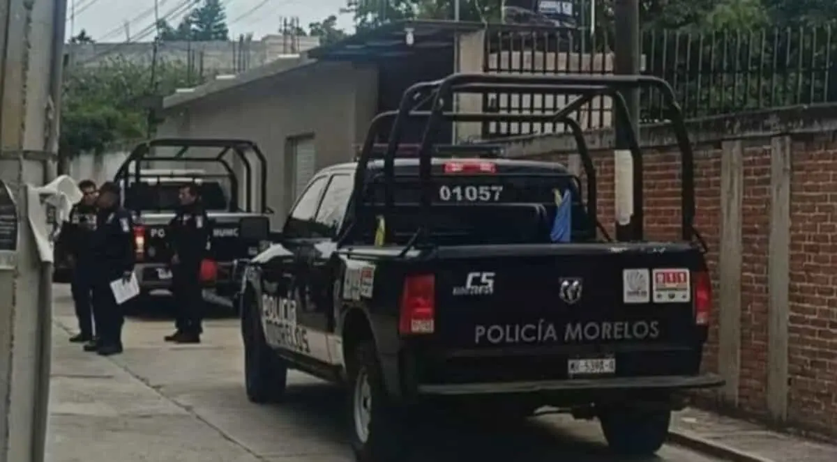  Tras permanecer casi 48 horas escondida, la adolescente salió de la vivienda y pidió ayuda a vecinos. 
