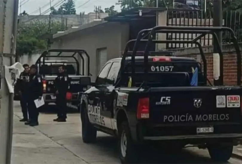Tras permanecer casi 48 horas escondida, la adolescente salió de la vivienda y pidió ayuda a vecinos. Tras permanecer casi 48 horas escondida, la adolescente salió de la vivienda y pidió ayuda a vecinos.