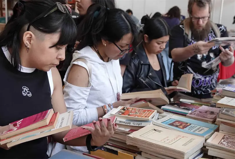 En esta edición, los asistentes podrán encontrar novelas, libros de poesía, ensayos, textos académicos, cómics, películas en DVD, discos y vinilos para todos los gustos. En esta edición, los asistentes podrán encontrar novelas, libros de poesía, ensayos, textos académicos, cómics, películas en DVD, discos y vinilos para todos los gustos.