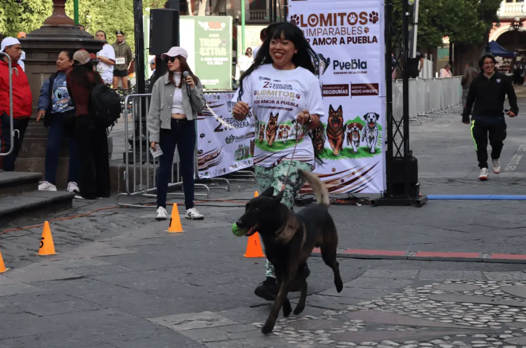 Las y los asistentes participaron en la rifa de dos viajes dobles a Huatulco, con una estancia de cuatro días y tres noches en hoteles pet friendly, permitiendo que los ganadores puedan disfrutar sus vacaciones acompañados por sus mascotas. Gobierno de Puebla.