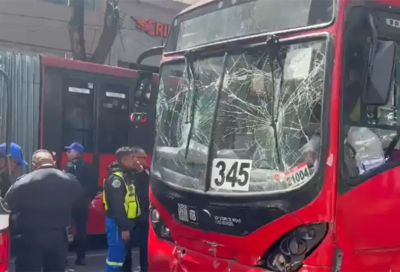 Tras el choque entre dos unidades del Metrobús cerca de la estación Nuevo León, se dio a conocer la identidad de las 16 personas que resultaron lesionadas Tras el choque entre dos unidades del Metrobús cerca de la estación Nuevo León, se dio a conocer la identidad de las 16 personas que resultaron lesionadas