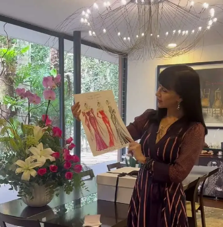 Grandes ventanales permiten que la luz natural y la vegetación formen parte de la decoración interior.<br> Grandes ventanales permiten que la luz natural y la vegetación formen parte de la decoración interior.<br>