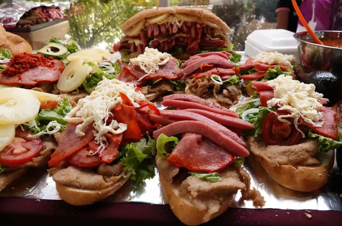 Como ya es tradición, la Feria de la Torta intentará escribir una nueva página en su historia con la elaboración de una Mega Torta de 100 metros de longitud, un reto con el que buscarán obtener un nuevo Récord Guinness. Cuartoscuro.