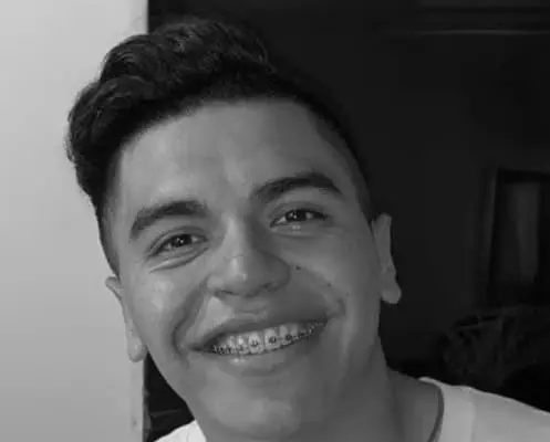 Carlos fue asesinado en el puesto de comida de sus padres en Poza Rica, Veracruz. Especial