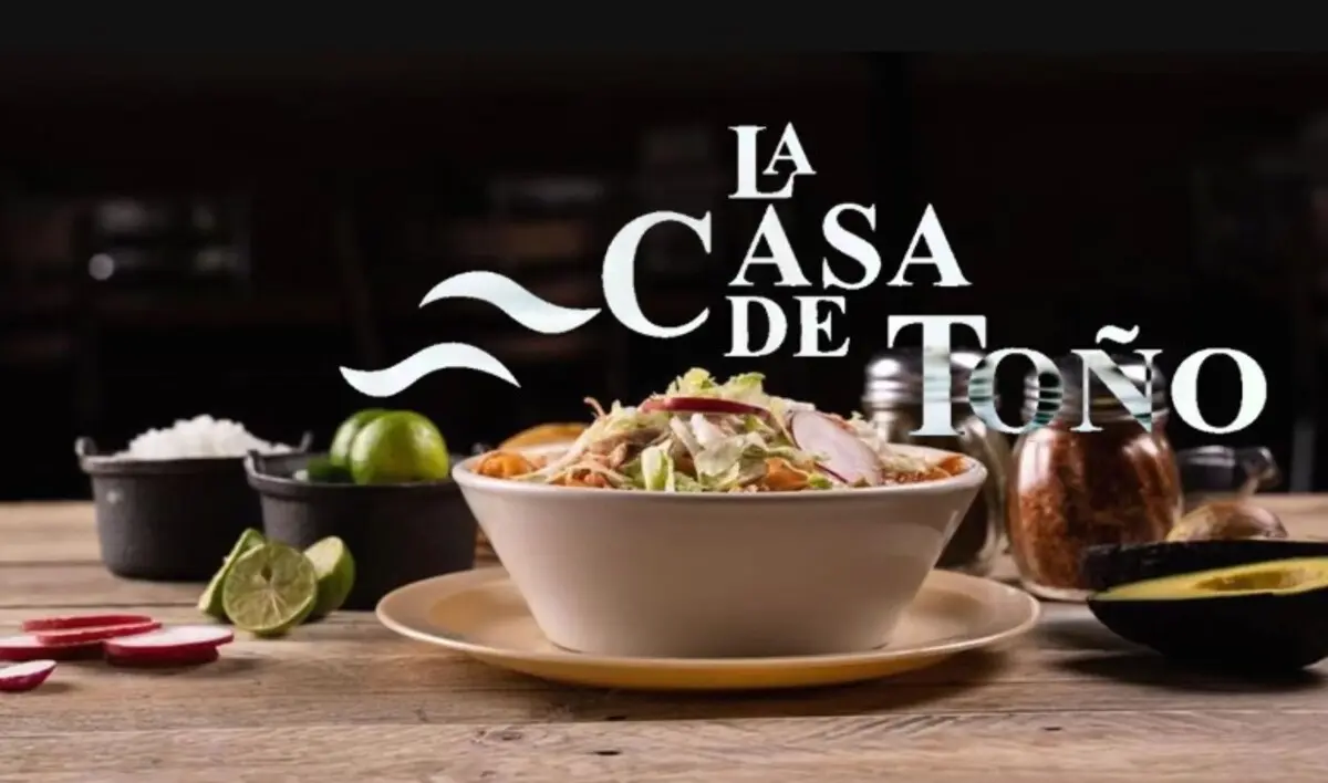  La Casa de Toño es una de las cadenas de restaurantes más reconocidas de México, famosa por su tradicional pozole y su amplia oferta de antojitos mexicanos. 
