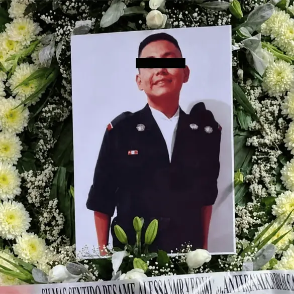 "Tenía espuma en la boca": Erick Torbellín fue a una escuela militarizada; lo entregaron muerto a su madre "Tenía espuma en la boca": Erick Torbellín fue a una escuela militarizada; lo entregaron muerto a su madre