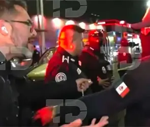 Reportero de TELEDIARIO denuncia agresi&oacute;n de polic&iacute;as de Naucalpan en plena transmisi&oacute;n en vivo 