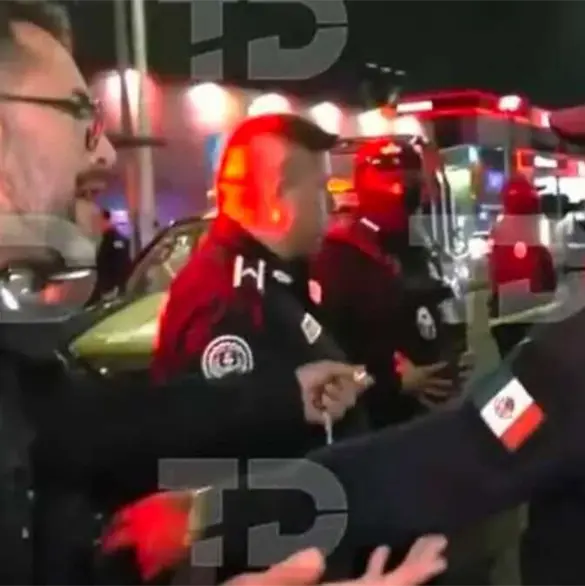 Reportero de TELEDIARIO denuncia agresi&oacute;n de polic&iacute;as de Naucalpan en plena transmisi&oacute;n en vivo 