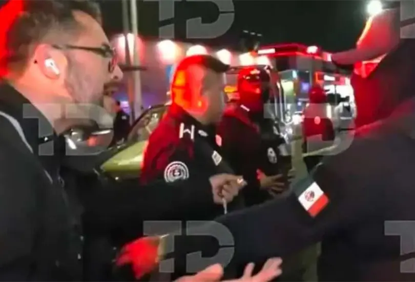 El periodista de TELEDIARIO, Miguel Sarmiento, denunció que fue golpeado, amenazado y despojado de su celular por policías municipales de Naucalpan. El periodista de TELEDIARIO, Miguel Sarmiento, denunció que fue golpeado, amenazado y despojado de su celular por policías municipales de Naucalpan.