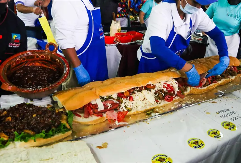 La Torta Fest 2026 se ha consolidado como uno de los eventos gastronómicos más importantes de la capital y para este año las autoridades estiman la asistencia de alrededor de 600 mil personas durante los cinco días de actividades.
