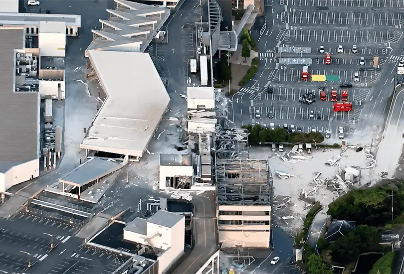 Explosi&oacute;n, edificios da&ntilde;ados y apagones: as&iacute; qued&oacute; Kumamoto tras el fuerte terremoto.