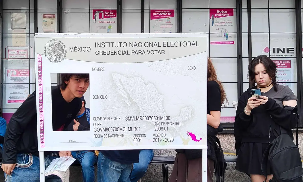  La credencial para votar tiene validez oficial en todo México y es uno de los documentos más solicitados para acreditar la identidad de una persona. 