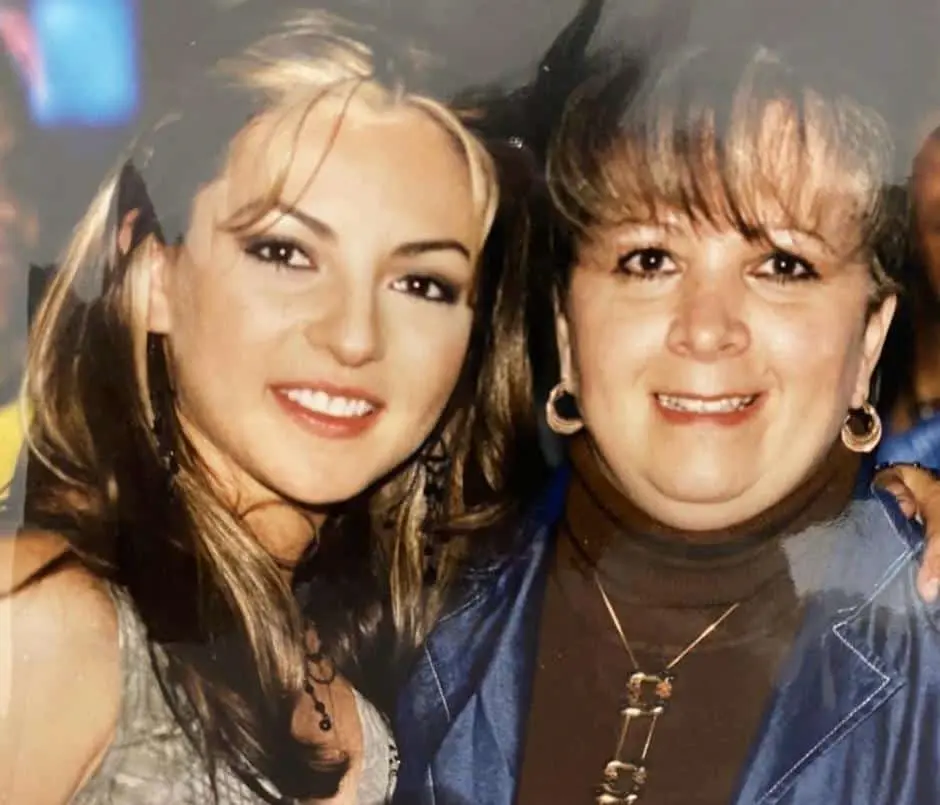 Con OV7 alcanzó gran popularidad durante la década de los noventa gracias a varios éxitos musicales que posicionaron a la banda entre las más importantes del pop mexicano.<br>