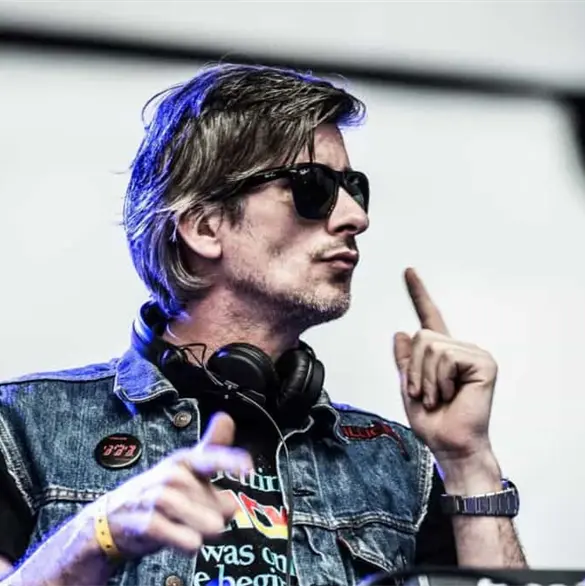 ¿De qué murió Kavinsky, el DJ francés que encabezó el Año Nuevo 2026 en la CDMX? ¿De qué murió Kavinsky, el DJ francés que encabezó el Año Nuevo 2026 en la CDMX?