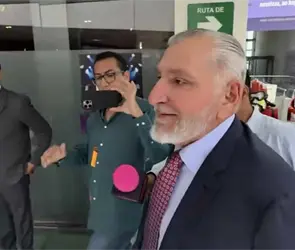 Adán Augusto reaparece en el Senado entre cuestionamientos por su visa estadounidense: "Yo no doy declaraciones" Adán Augusto reaparece en el Senado entre cuestionamientos por su visa estadounidense: "Yo no doy declaraciones"