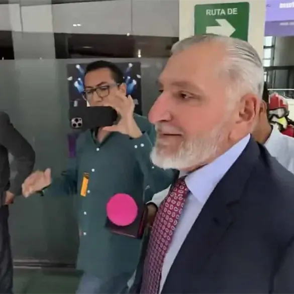 Adán Augusto reaparece en el Senado entre cuestionamientos por su visa estadounidense: "Yo no doy declaraciones" Adán Augusto reaparece en el Senado entre cuestionamientos por su visa estadounidense: "Yo no doy declaraciones"