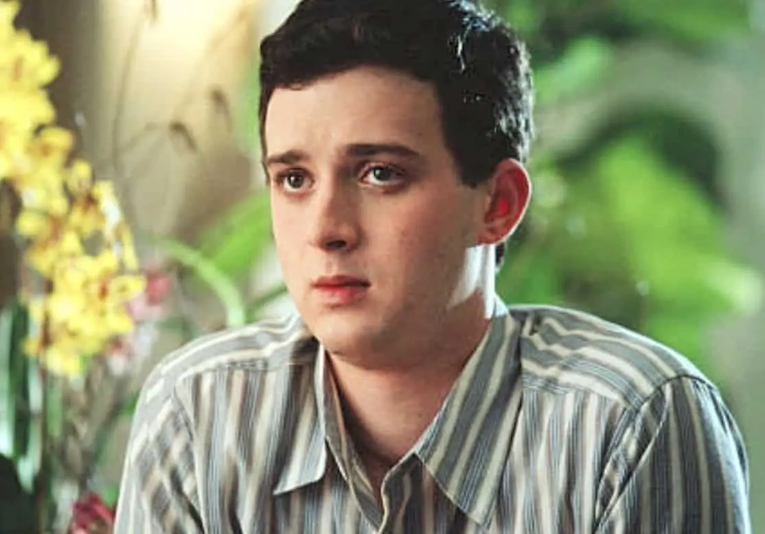 Eddie Kaye Thomas interpretó a Paul Finch Eddie Kaye Thomas interpretó a Paul Finch