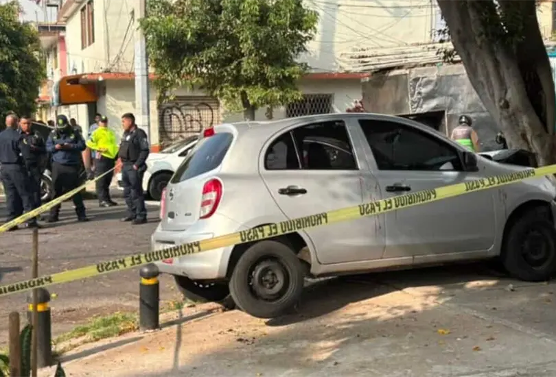 El presunto agresor intentó escapar tras el atropellamiento, pero fue detenido por policías. La Fiscalía investiga el caso como feminicidio. El presunto agresor intentó escapar tras el atropellamiento, pero fue detenido por policías. La Fiscalía investiga el caso como feminicidio.