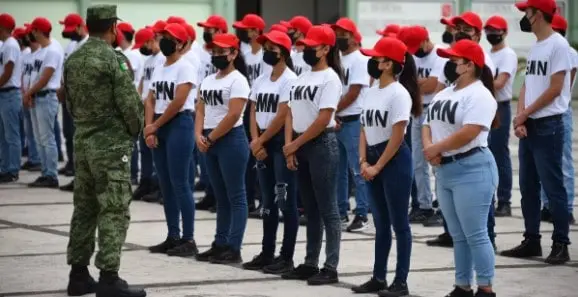 Los hombres y mujeres que recién cumplieron 18 años tienen que acudir ante la Sedena para comenzar el trámite de la cartilla militar. Especial
