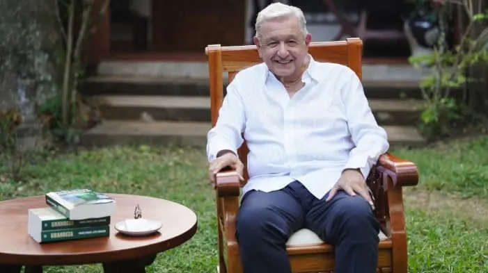 AMLO publicó el libro Especial