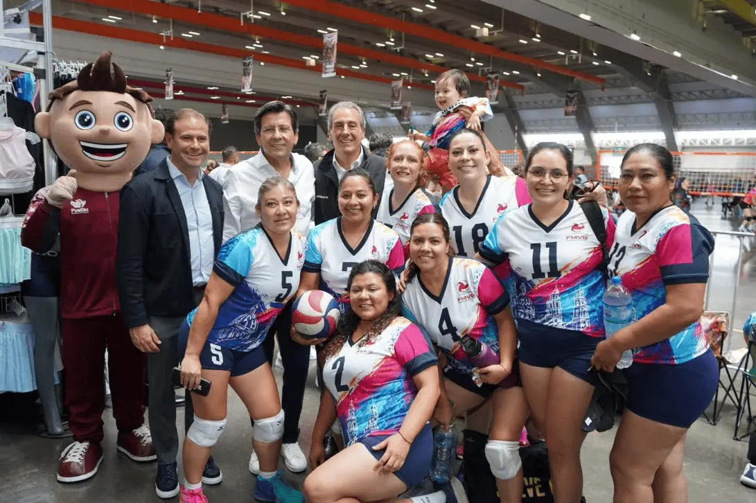 La participación de 737 equipos y la realización de más de 2 mil 400 partidos reflejan el crecimiento que ha tenido este certamen y el interés que existe entre los deportistas por competir en la capital poblana. RRSS.