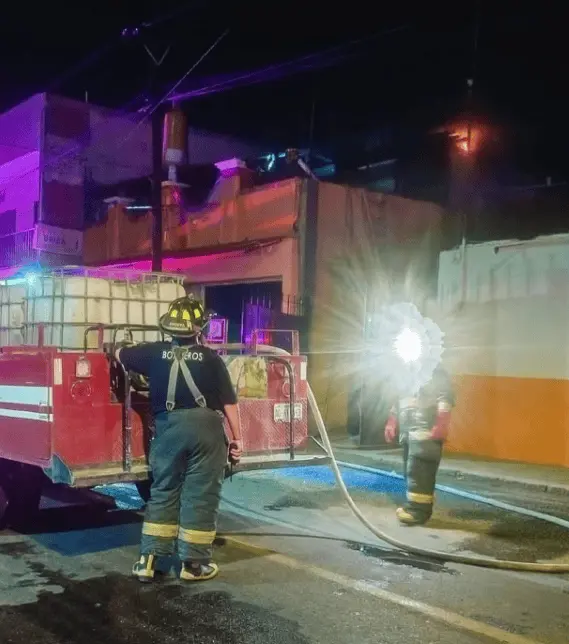 Los equipos de emergencia lograron sacar con vida a la mayoría de los animales, aunque dos de ellos murieron como consecuencia del fuego. RRSS.