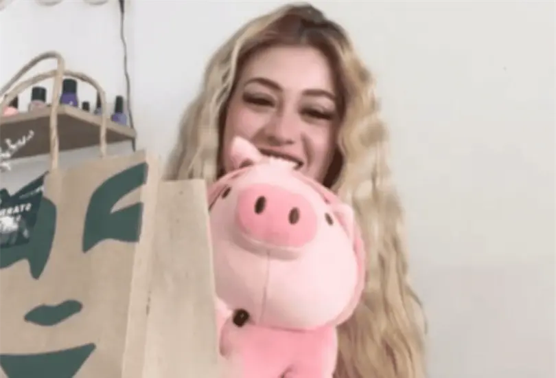 Francisco y Valeria sosten&iacute;an una relaci&oacute;n sentimental de la que ella lleg&oacute; a hablar en sus videos.