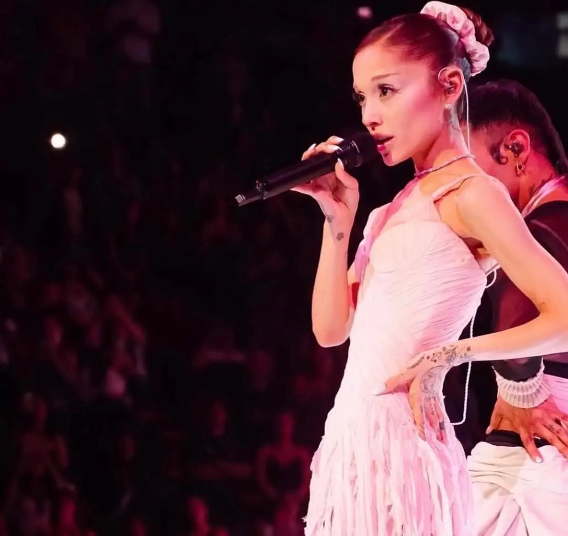 Medios y fanáticos especulan que la cantante podría padecer un desorden alimenticio. Otros atribuyen su delgadez a la dieta vegana que sigue.<br> Medios y fanáticos especulan que la cantante podría padecer un desorden alimenticio. Otros atribuyen su delgadez a la dieta vegana que sigue.<br>