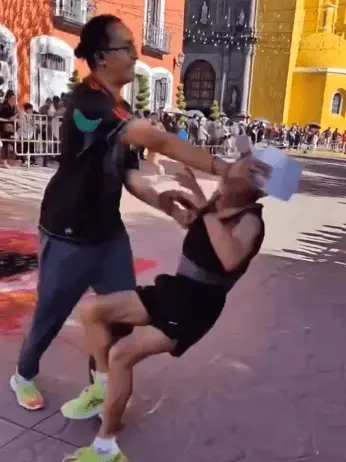 ¿Quién es Ricardo Romero Corona, sujeto que derribó a adulto mayo en carrera de Huamantla? Especial.