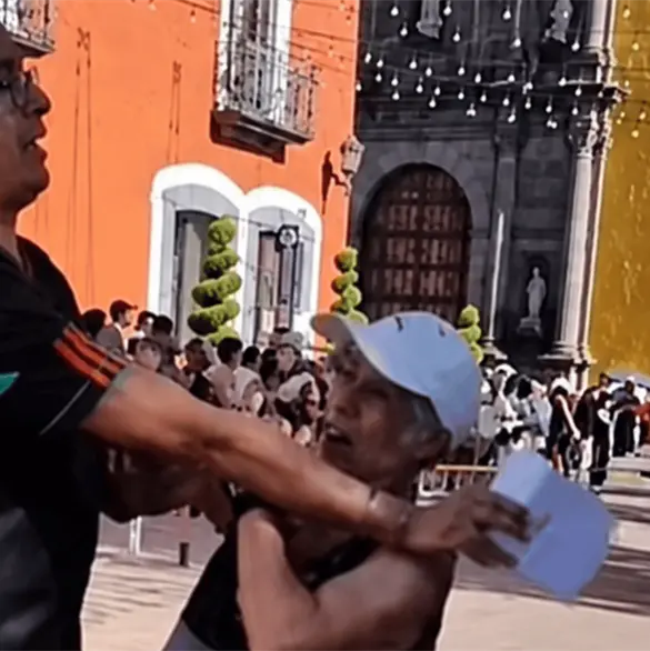 Identifican a sujeto que derribó a un adulto mayor en carrera de Huamantla, Tlaxcala Identifican a sujeto que derribó a un adulto mayor en carrera de Huamantla, Tlaxcala