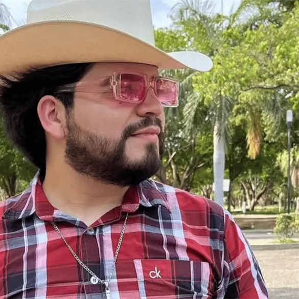 "Ya tengo rato portando el sombrero": As&iacute; insinuaba C&eacute;sar Gast&eacute;lum pertenecer a la &acute;Mayiza&acute;