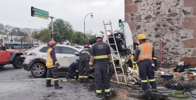 El accidente en Calzada de Los Arcos dejó sin vida a Mitzi Stephania García Sosa y Martín Paz; el caso generó indignación en Querétaro. Especial