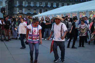 Fiesta de las Culturas Ind&iacute;genas 2026: Tamales, cacao y m&uacute;sica gratis en el Z&oacute;calo