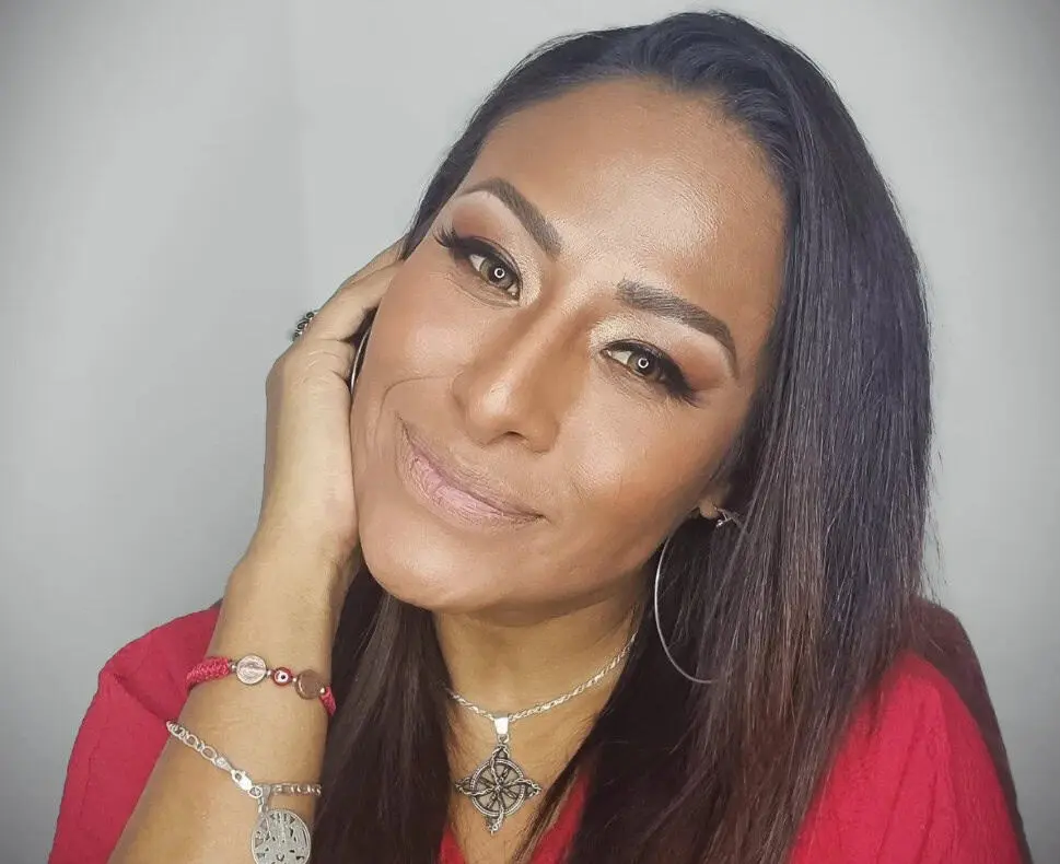 En 2002 formó parte del grupo de 14 participantes que integraron la primera edición del reality de TV Azteca, donde destacó por su personalidad y estilo interpretativo.<br> En 2002 formó parte del grupo de 14 participantes que integraron la primera edición del reality de TV Azteca, donde destacó por su personalidad y estilo interpretativo.<br>