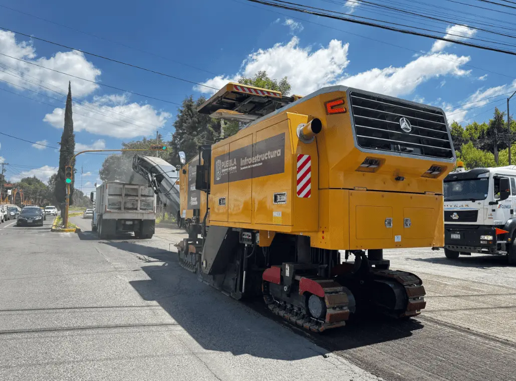 El Tren Capitalino de Pavimentación es un módulo de maquinaria municipal destinado a realizar trabajos de rehabilitación vial con equipo propio, lo que permite agilizar las obras y atender diversas zonas de la capital poblana. RRSS.