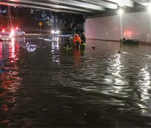 Se desborda el r&iacute;o Magdalena por intensas lluvias; sur de CDMX queda bajo el agua