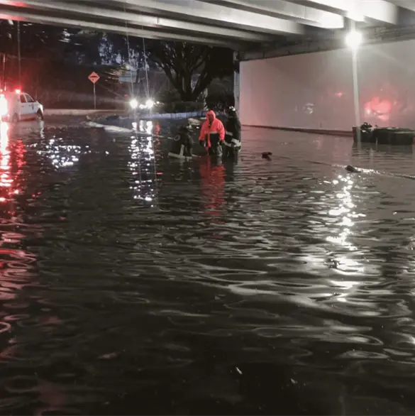 Se desborda el r&iacute;o Magdalena por intensas lluvias; sur de CDMX queda bajo el agua